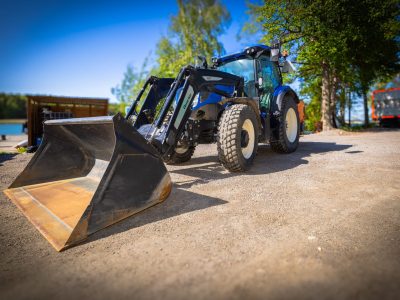 traktor vägarbete skärgården vägunderhåll svevia